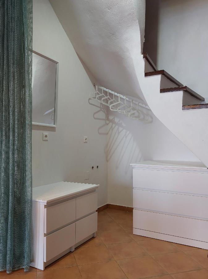 Horizon Studios With Sea View - Free Parking Глосса Екстер'єр фото
