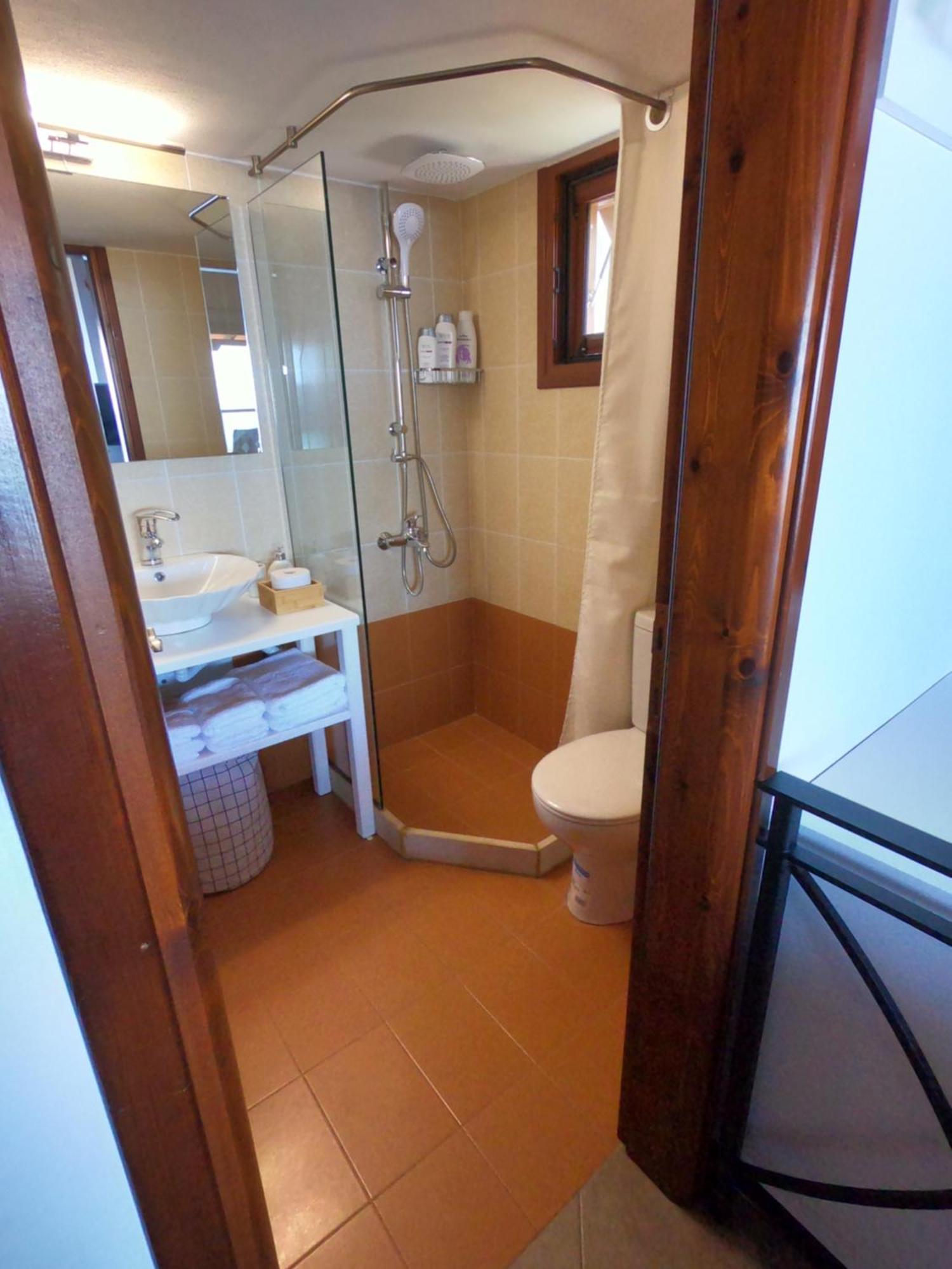 Horizon Studios With Sea View - Free Parking Глосса Екстер'єр фото