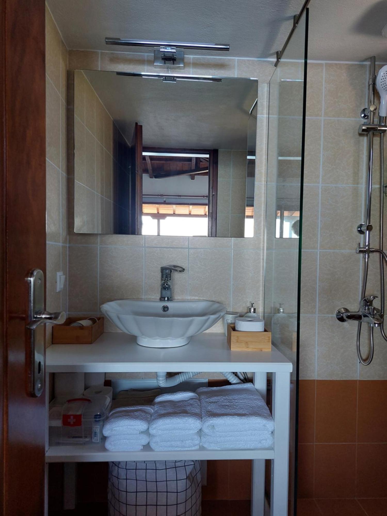 Horizon Studios With Sea View - Free Parking Глосса Екстер'єр фото